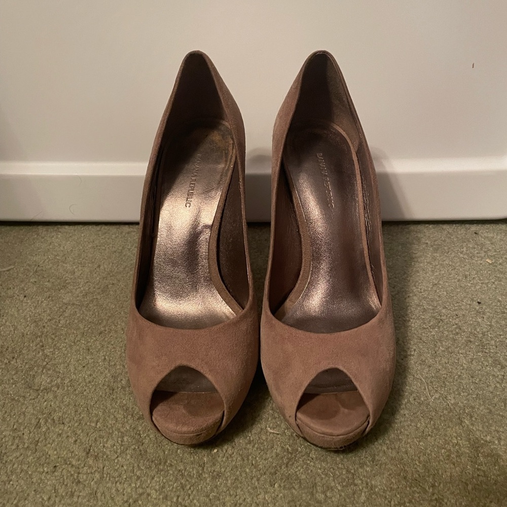 Banana Republic Taupe Peep Toe Pump